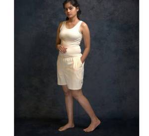 Conjunto de Ropa de Yoga para Mujer OEM, Top Deportivo sin Mangas y Pantalones Cortos de Corte Holgado, Conjunto de Top Deportivo y Pantalones Cortos para Mujer - Product Image 2