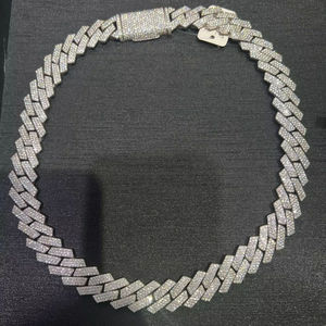 Collier chaîne de luxe en moissanite et diamants, motif chevron, style hip-hop, bijou statement pour homme et unisexe, accessoire premium - Product Image 1