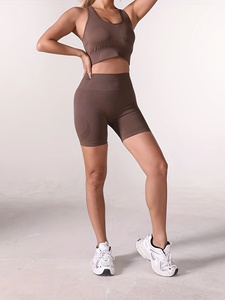 Conjunto de 2 piezas: Sujetador deportivo con espalda cruzada y recortes, y shorts de ciclista de cintura alta con efecto fruncido a juego, para mujer, fitness, yoga y ropa deportiva. - Product Image 2