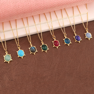 Collier pendentif tortue en labradorite naturelle chatoyante, plaqué or 18 carats, pierre précieuse ovale taillée en losange, bijou délicat superposé pour elle - Product Image 3