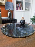 Plateau en résine époxy de forme ronde de luxe avec finition en marbre noir - Élégant plateau de service pour la décoration de la maison et de la table du salon