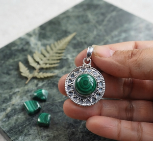 Pendentif en malachite verte naturelle, serti en argent sterling 925, style vintage bohème, fait main, cadeau, or rose et or jaune - Product Image 5