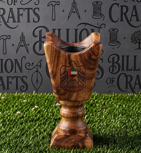 Brûleur d'encens en bois artisanal avec motif d'aigle des Émirats arabes unis gravé, accessoire de parfum arabe Oud Bakhoor - Product Image 1