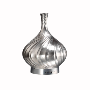 Vase de sol en aluminium avec design à rainures verticales pour la décoration de la maison, vase de sol fait main en promotion - Product Image 2