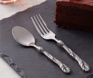 Service de couverts sculptés Feather Twist Antique en acier inoxydable de qualité supérieure, finition argent antique, idéal pour les maisons modernes, les cuisines et les restaurants. - Product Image 2