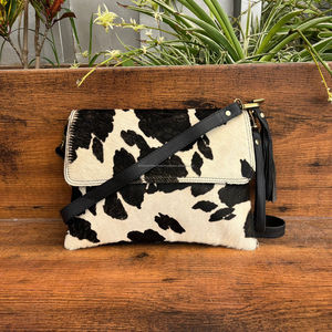 Bolso cruzado de piel de vaca para mujer, hecho a mano, con patrón de serpiente, cadenas con borlas, personalizable, novedad de 2024 - Product Image 2