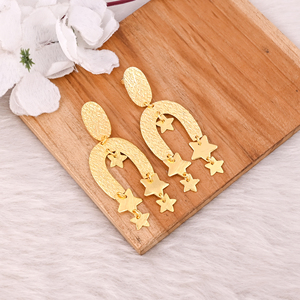 Pendientes de Latón de Alta Calidad para Mujer, Chapados en Oro, Nuevo Diseño, Pendientes de Metal para Regalo, Color Dorado, en Venta, Pendientes Colgantes - Product Image 3