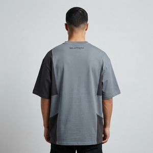 Camiseta de Hombre Gris Oscuro con Bloques de Color, Cuello Redondo, Manga Corta, Corte Holgado, Estilo Casual Urbano - Product Image 2
