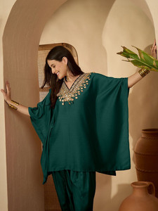 Women's Emerald Green <b>Silk</b> <b>Kurta</b> Set With Embroidery Ankle-Length Trouser Traditional Loose Fit Casual Wear India Pakistan Style - Product Image 5