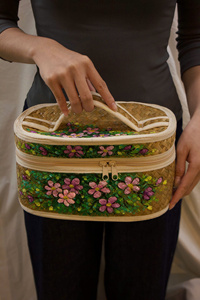 Bolsa de Maquillaje Artesanal Ecológica de Hierba de Sedge con Flores, Dos Asas, Cierre Abierto, Organizador de Cosméticos para la Vida Diaria y Viajes - Product Image 4