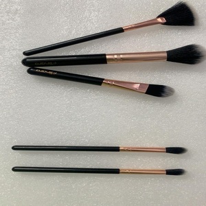 Pinceau de maquillage professionnel végétalien, sans cruauté, à poils synthétiques doux, applicateur de beauté protecteur - Product Image 3
