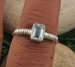 แหวนหมั้นพลอยโทแพซสีน้ำเงินลอนดอนธรรมชาติ เงินสเตอร์ลิง ความใสสูง สีน้ำเงินเข้ม แหวนเพชรพลอยคลาสสิกสำหรับงานปาร์ตี้ เครื่องประดับคุณภาพสูง ขายส่ง - Product Image 2