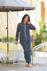 Ensemble de vêtements d'été pour femmes à imprimé géométrique en rayonne bleue, doux et confortable, pour le sommeil et les loisirs, vente en gros - Product Image 4