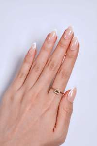 Faux ongles classiques à bout français, forme amande moyenne, couleur nude, en ABS, avec estampage doré, vente en gros, fabricant OEM/ODM - Product Image 5
