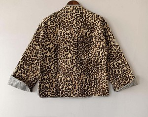 เสื้อแจ็คเก็ตโบโฮผ้าฝ้ายลายเสือดาวแบบควิลท์สองด้าน ระบายอากาศได้ดี เป็นมิตรกับสิ่งแวดล้อม ทำด้วยมือ - Product Image 3