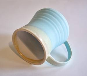 แก้วกาแฟเซรามิกทำมือเคลือบสีฟ้าพาสเทล ผิวสัมผัสแบบมีเท็กซ์เจอร์ พร้อมหูจับที่สะดวกสบาย สำหรับใช้ในบ้าน สำนักงาน หรือทุกวัน - Product Image 3