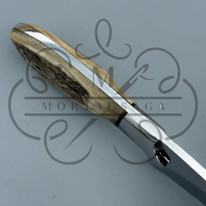 Couteau de chasse utilitaire à lame en acier au carbone avec poignée en bois de cerf et fourreau en cuir poli - Product Image 6
