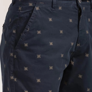 Pantalones Cortos Casuales para Hombre con Corte Relajado, Cintura con Cordón Ajustable, Hechos de Algodón para un Ajuste Personalizado - Product Image 3