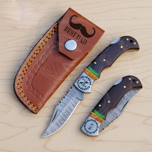 Couteau pliant en acier de Damas avec manche en bois de Pakka, couteau de poche personnalisable, pour la chasse en plein air et la collection - Product Image 1