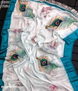 ผ้าชีฟองมอสส์สีสันสวยงาม ดีไซน์หรูหรา พร้อมลายพิมพ์ดิจิทัลและงานปักซิโรสกี้ ซื้อผ้าส่าหรีออนไลน์จากอินเดียในราคาขายส่ง - Product Image 2