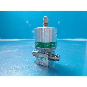 Vanne à diaphragme pneumatique CKD AGD11V-4RM-GWL4 utilisée comme pièce détachée pour équipement semi-conducteur d'occasion - Product Image 3