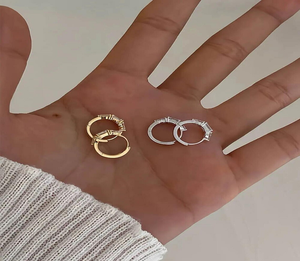 Pendientes de Aro con Diamantes en Corte Pera y Esmeralda, Aros Pequeños de Oro, Joyería Minimalista, Accesorios Elegantes para Uso Diario de Mujeres - Product Image 5