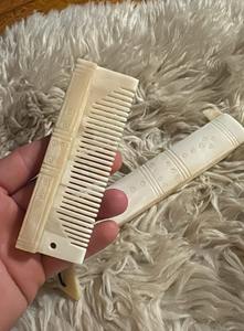 Nouvelle conception Peigne en os de buffle fait main de qualité supérieure, style viking moderne, motif floral sculpté, pour massage capillaire et usage en salon - Product Image 4