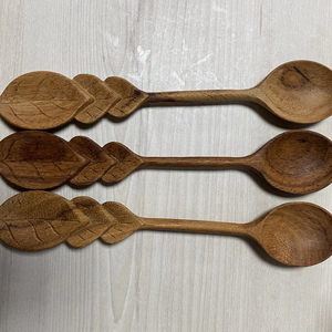 Cuchara Larga de Madera Tallada a Mano con Forma de Hoja de Árbol, 10 ml, Regalo para Cualquier Ocasión, Decoración para Cocina, Mesa de Comedor, Fiesta, Multifuncional - Product Image 1
