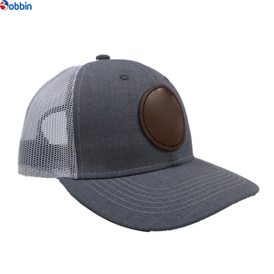Casquette de baseball grise à plusieurs panneaux avec logo personnalisé, confortable et respirante, avec broderie de haute qualité - Product Image 3
