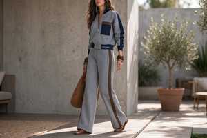 Conjunto Deportivo 2 en 1 para Mujer, Color Gris Estampado, Corte Holgado, Chaqueta con Cierre y Cuello Alto, Mangas Largas, Pantalones Anchos con Dobladillo Dividido - Product Image 6