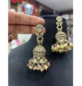 ต่างหูทองคำแบบคลาสสิกประดับเพชรซิคอนและพลอยสำหรับผู้หญิงและเด็กผู้หญิง เหมาะสำหรับงานกลางคืน งานปาร์ตี้ และแฟชั่น - Product Image 1