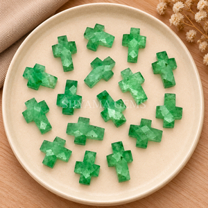 Cuarzo Verde Fresa en Forma de Cruz 15x10mm, Colgante Tallado a Mano con Piedra Preciosa para Fabricación de Joyas, Sanación con Cristales, Energía Reiki - Product Image 1