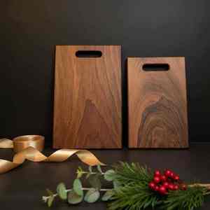 Planche à découper en bois élégante au design moderne avec un charme rustique, ustensile de cuisine haut de gamme, très demandé et très vendu. - Product Image 3