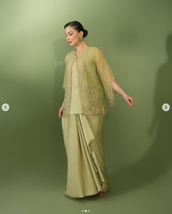 Salwar Kameez élégant pour femmes en satin de soie vert olive, broderie traditionnelle indienne pakistanaise, tenue de mariage, coupe régulière, crop SADIA - Product Image 2