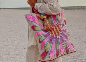 Sacs de plage brodés colorés avec motifs hippocampe, corail et vélo, design tendance d'été, en feutre non tissé isolé - Product Image 2