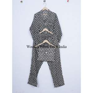 ชุดนอนลำลองผ้าฝ้ายสำหรับผู้หญิง สีดำลายเรขาคณิต พิมพ์ลายด้วยมือ เหมาะสำหรับฤดูใบไม้ผลิ ฤดูร้อน ฤดูหนาว และเป็นของขวัญสำหรับเพื่อนเจ้าสาว - Product Image 5