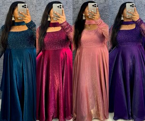 ชุดเดรสผ้าไหม Fendi ประดับเลื่อมและลูกปัดสุดหรู พร้อมผ้าคลุมไหล่และเข็มขัดคาดเอว เหมาะสำหรับงานเทศกาล ราคาขายส่ง เสื้อผ้าชาติพันธุ์ สีเขียวอมฟ้า - Product Image 4