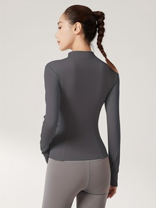 Ensemble de vêtements de yoga pour femmes Atlaset Professional, trois pièces, soutien-gorge de sport sans couture, leggings de compression, veste, logo personnalisé, fabrication en usine - Product Image 6