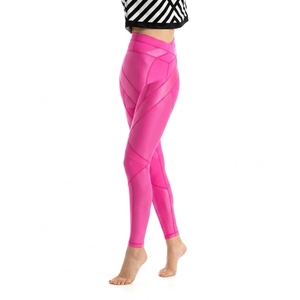 Hoodies à manches courtes pour femmes, avec des graphismes uniques sur toute la surface, tissu respirant et formes élégantes pour les marques de mode. - Product Image 5
