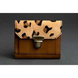 Nouveau fait à la main en cuir repoussé bandoulière portefeuille sac à main pour femmes Western peau de vache Turquoise Floral porte-carte portefeuille pour voyage - Product Image 1