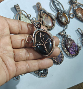 Pendentif Arbre de Vie en Onyx Noir Enroulé de Fil de Cuivre Fait Main, Bijou Artisanal en Pierre Naturelle - Product Image 5