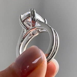 Anillo de compromiso de doble banda con diamante de laboratorio alargado de 4.0CT, anillo clásico brillante para novia, anillo de promesa delicado - Product Image 4