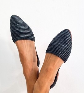 Mules en raphia faites à la main : Babouches marocaines en cuir - Product Image 2