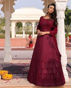 Costume Anarkali pour femmes, élégant, violet, manches 3/4, en crêpe de georgette, semi-couture, pour les mariages et les occasions festives - Product Image 3