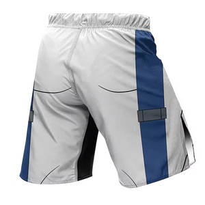 Pantalones cortos de grappling para hombre diseñados para brindar fuerza, equilibrio y flexibilidad durante el entrenamiento de lucha y las sesiones de gimnasio. - Product Image 3
