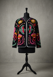 เสื้อแจ็คเก็ตโบโฮปักลายตัวอักษรคำว่ารัก ผ้ากำมะหยี่สีดำสำหรับผู้หญิง สไตล์ชาติพันธุ์ แบบสั้น เปิดด้านหน้า เสื้อคลุมสำหรับฤดูใบไม้ร่วงและฤดูหนาว รับผลิตตามแบบ OEM - Product Image 3