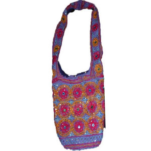 Sac à bandoulière ethnique fait main avec broderies miroir, sac à bandoulière bohème traditionnel brodé, sac à main coloré tribal fait main, mode artisanale - Product Image 3
