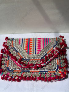 Pochette Bohème Ethnique Brodée avec Miroirs, Pompons et Franges, Sac à Main Artisanal pour Festival - Product Image 3