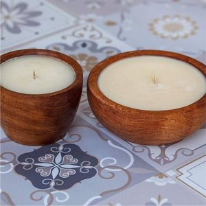 Bougie parfumée artisanale de luxe minimaliste en cire avec motif bois, idéale pour l'ambiance haut de gamme des halls d'hôtel et comme centre de table décoratif. - Product Image 1