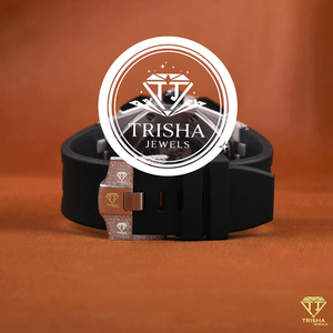Reloj Cronógrafo de Lujo con Diamantes Moissanite, Caja con Acabado en Oro Rosa Totalmente Cubierta de Piedras y Correa de Caucho Negro Premium - Product Image 3